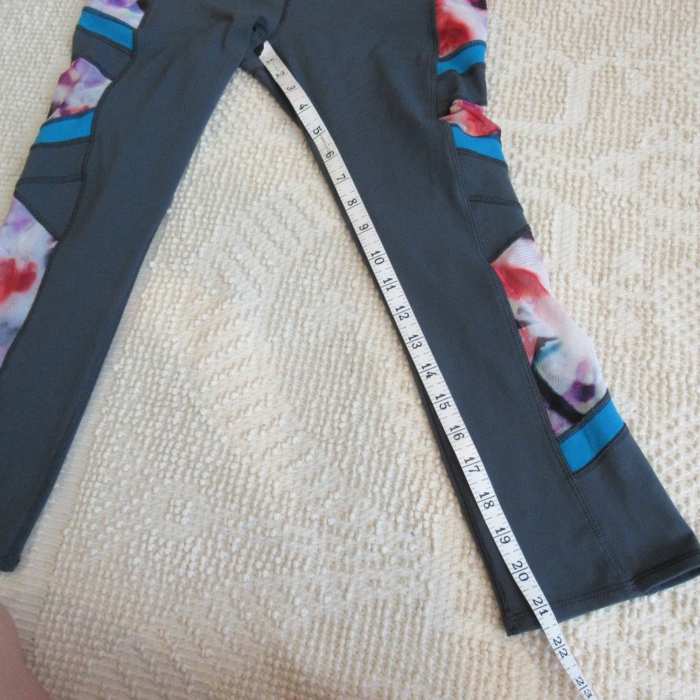 CALIA by Carrie Underwood Gray Capris w/ Pockets - Picture 12 of 14